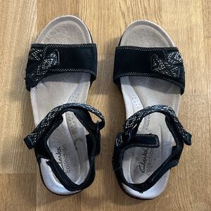 Clarks Women’s Black and Gray Sandals